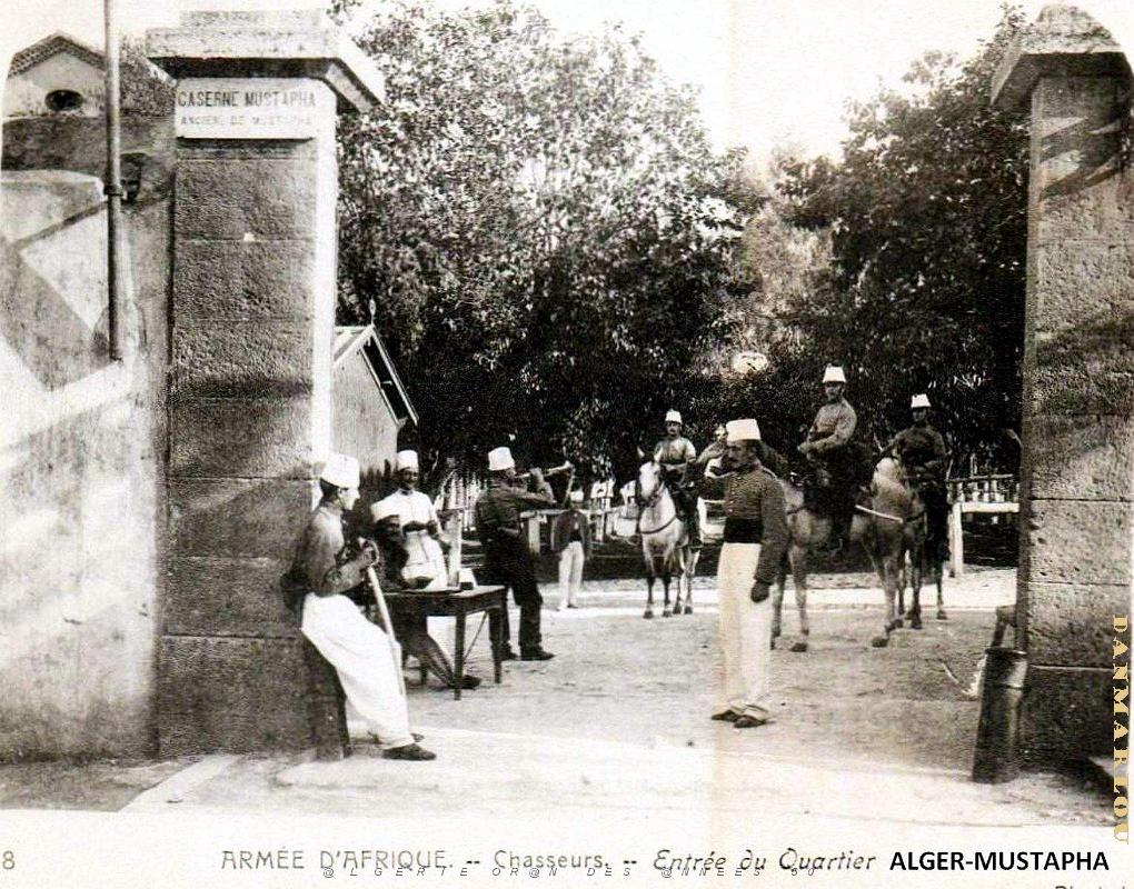 Alger - Mustapha - Caserne de Chasseurs d'Afrique.jpg